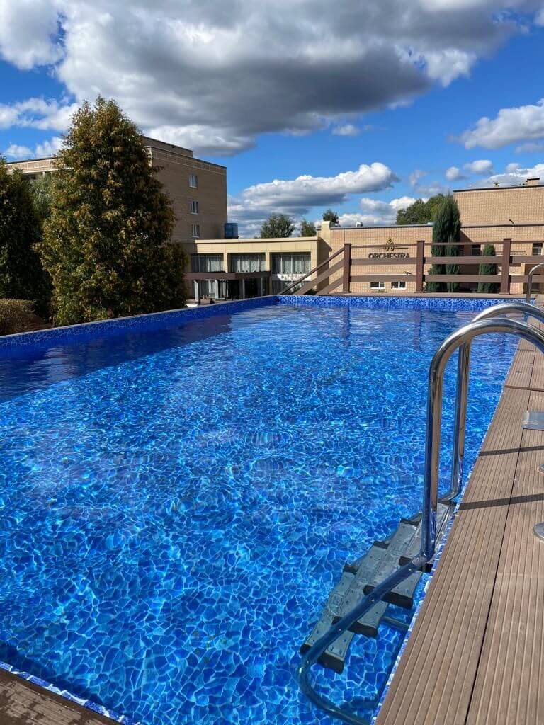 Открытый подогреваемый бассейн